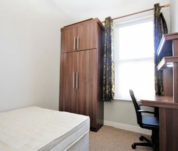 4 bedroom terraced house to rent - Photo 3