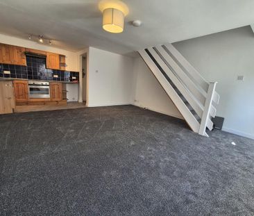 1 bedroom mews to rent - Photo 2
