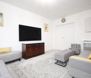 4 bedroom detached house to rent - Photo 2