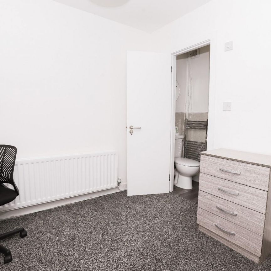 5 bedroom House To Let Total Size: 1249 SQ FT - Photo 1