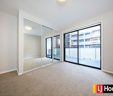 Stylish Greenway Apartment with Balcony and Study Nook - Photo 4