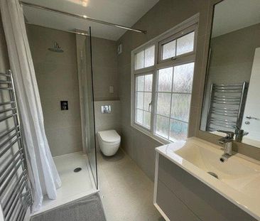 4 bedroom semi-detached house to rent - Photo 4