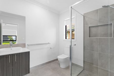 Near New, Modern Home! - Photo 5