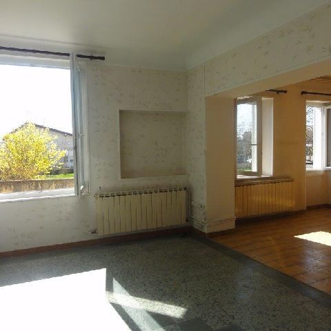 Location Maison 5 pièces 106m² LE BREUIL 71670 - Photo 1