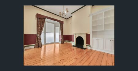 Spacious Family Home in Prime Location - Photo 2