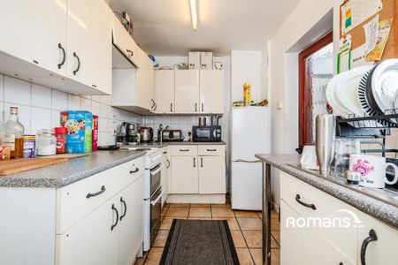 1 bedroom in a house share to rent - Photo 4