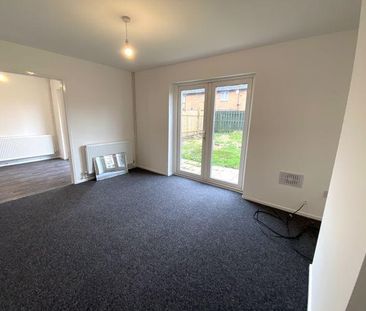3 bedroom terraced house to rent - Photo 2