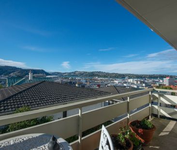 Fully furnished and a fantastic location! - Photo 2