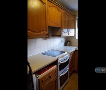 2 bedroom maisonette to rent - Photo 2