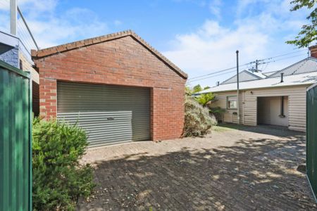 Lovely Character Weatherboard Home - Photo 3