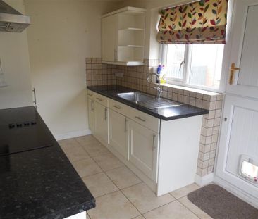 2 bedroom semi-detached house to rent - Photo 3