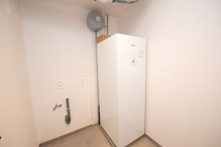 Kwalitatief afgewerkt nieuwbouwappartement TE HUUR in het hartje van Sint-Eloois-vijve!! - Foto 2