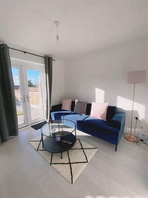 Room in a Shared House, Bradford Road, M40 - Photo 1