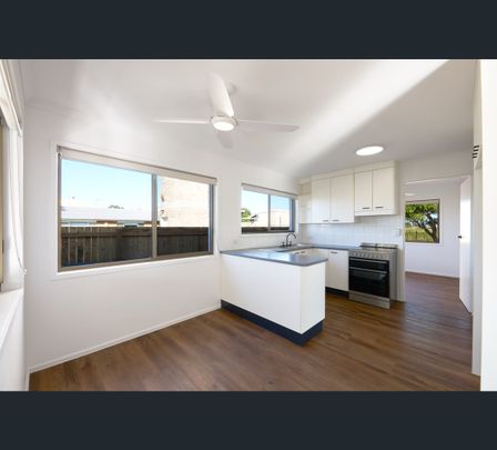 10 Zunker Street, Burnett Heads, Qld 4670 - Photo 1