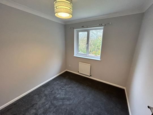 Lansdowne Close, Batley - Photo 1