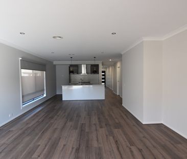MODERN & SPACIOUS 4 BEDROOM HOME! - Photo 5