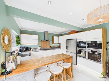 5 bedroom semi-detached house to rent - Photo 3