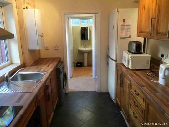 3 bedroom property to rent in London - Photo 1