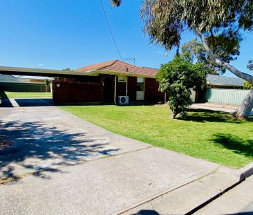 Refurbished 3 Bedroom Home - Spacious Grounds - Photo 3