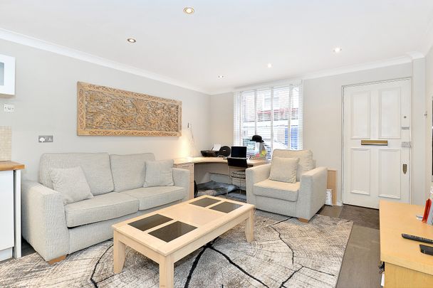 Shrewsbury Mews, London, W2 - Photo 1