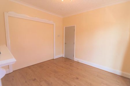 4 bedroom terraced house to rent - Photo 3