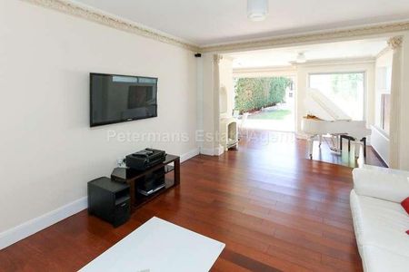 Penshurst Gardens, Edgware, HA8 - Photo 2