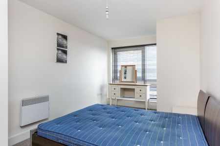 2 bedroom apartment to rent The Roundhouse, Gunwharf Quays, Portsmouth, PO1 - Photo 3