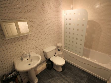 Flat to rent on - Photo 3