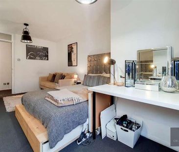 Wesley Close, Kennington, SE17 - Photo 1