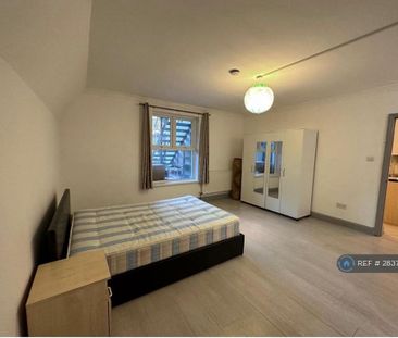 3 bedroom flat to rent - Photo 3
