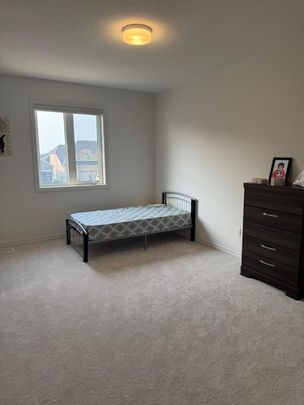 For Lease - 32 Twinleaf Crescent, Adjala-Tosorontio, Ontario - Photo 1