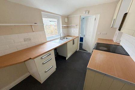 2 bedroom terraced house to rent - Photo 5