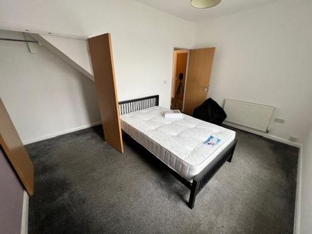 4 bedroom flat to rent - Photo 5