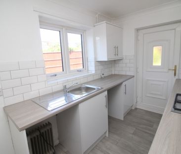 3 Bedroom Semi-Detached House - Photo 3