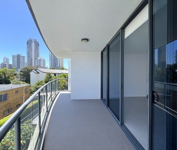 Modern Three-Bedroom Apartment in ‘Riva on Chevron’ - Photo 2