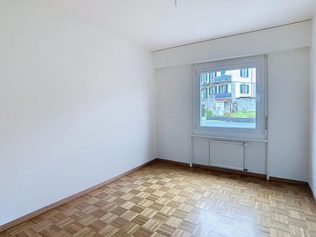 Bel appartement de 4 pièces au 1er étage renové récemment - Photo 2