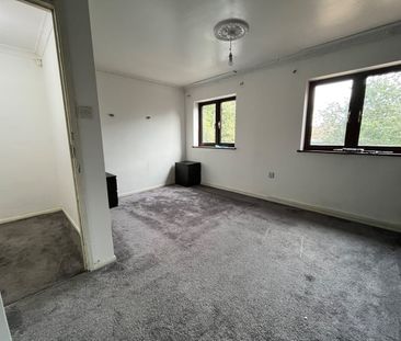 2 Bed Terraced House, Elmgrove Crescent, HA1 - Photo 4