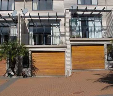 Three bedroom townhouse - Photo 4