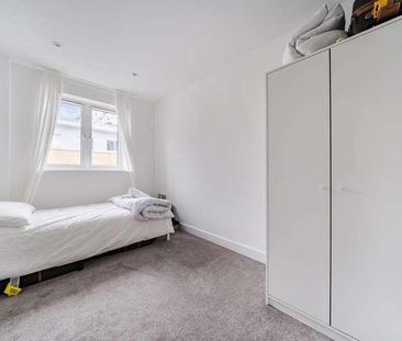 Walnut Tree Close, Guildford, GU1 - Photo 4