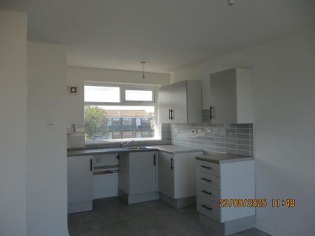 1 bedroom flat to rent - Photo 2