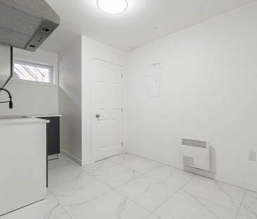 9161 Rue Bayne, #A - Photo 2