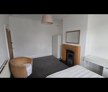Room in a Shared House, Arthington View, LS10 - Photo 3