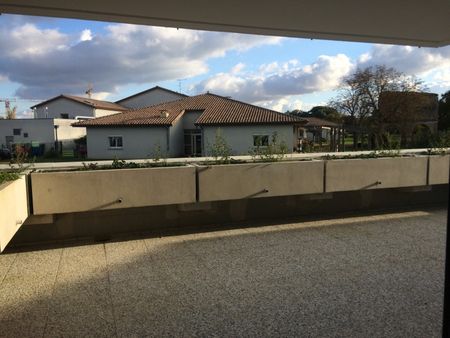 Location Appartement 3 pièces 65m² VILLENEUVE TOLOSANE 31270 - Photo 3