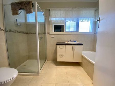 Spacious Family Home - Photo 5