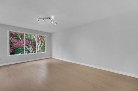 For Lease - 370A Churchill Court, Waterloo, Ontario - Photo 4