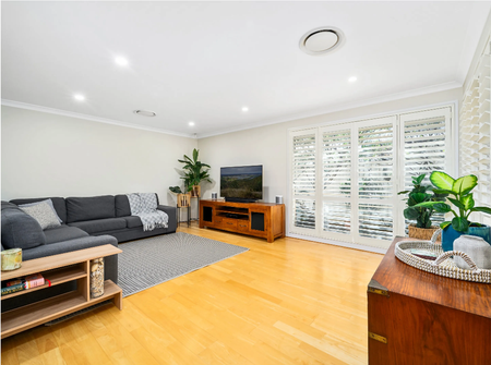 Spacious 5-Bed Family Home in Peaceful Glenwood Location - Photo 3