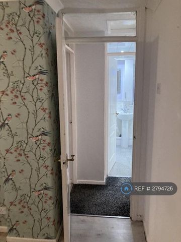 2 bedroom semi-detached house to rent - Photo 2