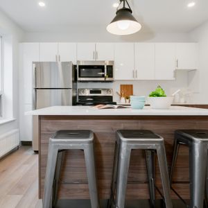 2707 Yonge Street - Photo 2