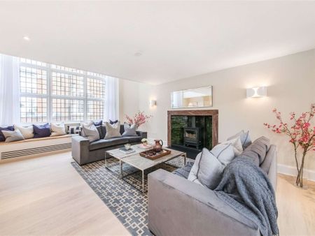 Beautiful interior designed split level apartment with private terrace tucked away in an immaculate period building on Walton Street, moments from the heart of Knightsbridge. - Photo 2