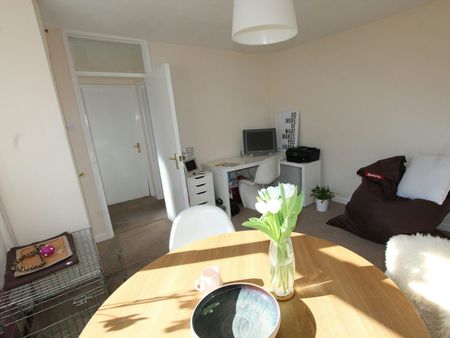 Flat to rent on - Photo 4